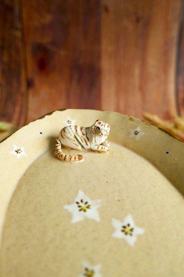 Petit plat ovale Tigre Blanc - Collection Habitée – Image 3