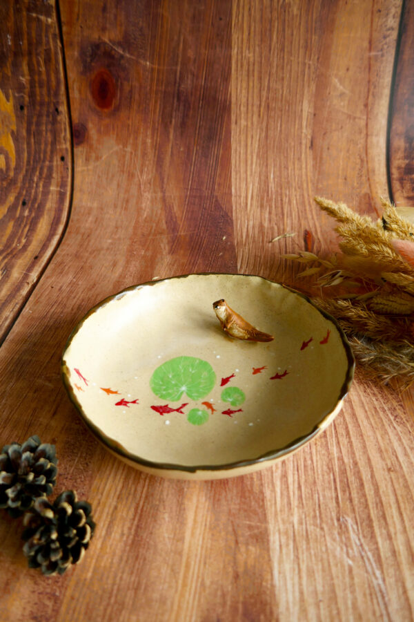 Assiette pour enfants sauvages "Loutre aux nenuphars" - Collection Habitée