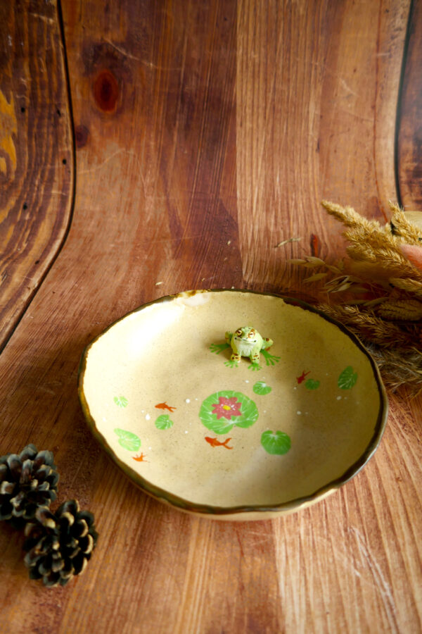 Assiette pour enfants sauvages "Grenouille aux nenuphars" - Collection Habitée