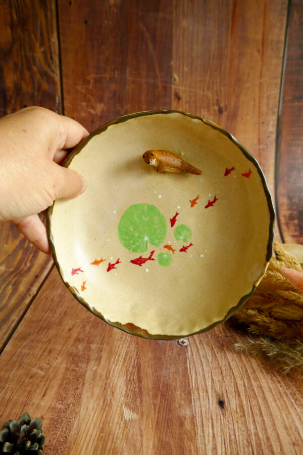 Assiette pour enfants sauvages "Loutre aux nenuphars" - Collection Habitée – Image 2