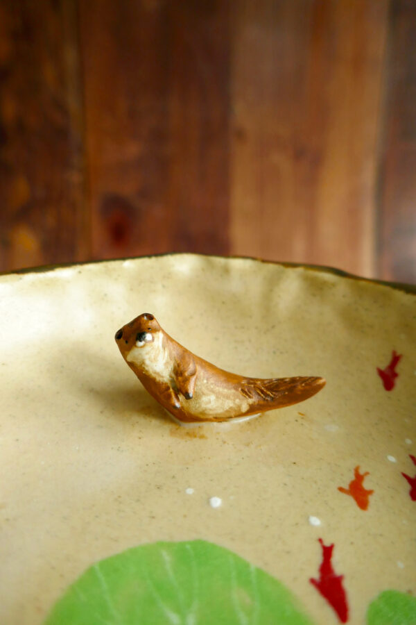 Assiette pour enfants sauvages "Loutre aux nenuphars" - Collection Habitée – Image 3