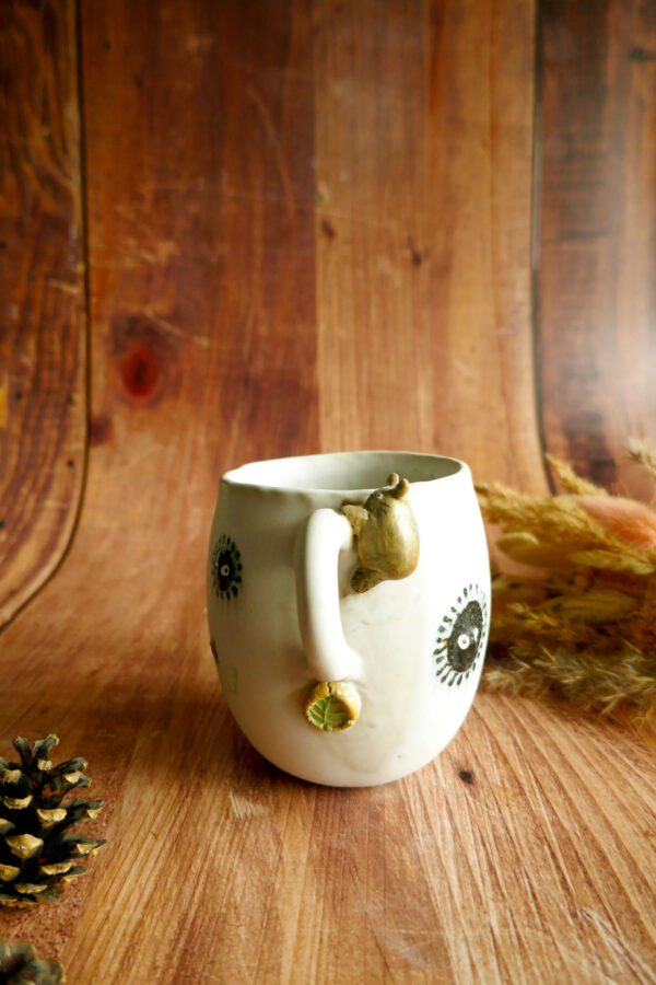 Mug Grès "Totoro aux noireaudes" - Collection Habitée – Image 2