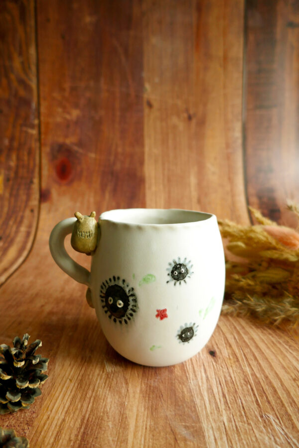 Mug Grès "Totoro aux noireaudes" - Collection Habitée – Image 3