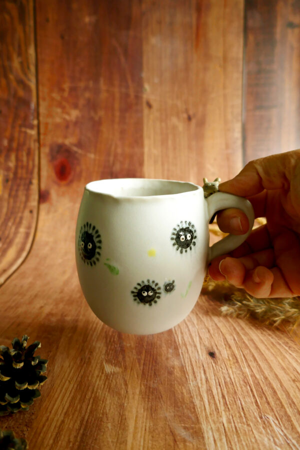 Mug Grès "Totoro aux noireaudes" - Collection Habitée – Image 4
