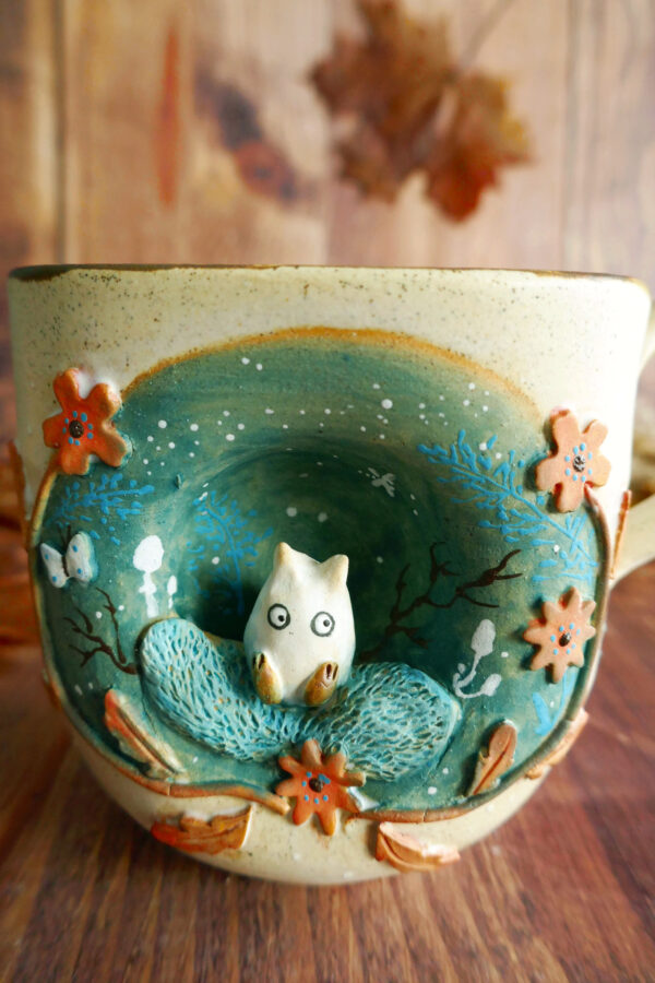 Grande tasse en grès "Totoro Blanc & Forêt d'Automne" – Image 3