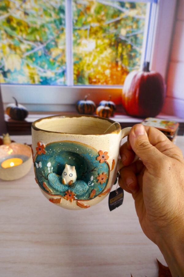 Grande tasse en grès "Totoro Blanc & Forêt d'Automne" – Image 4