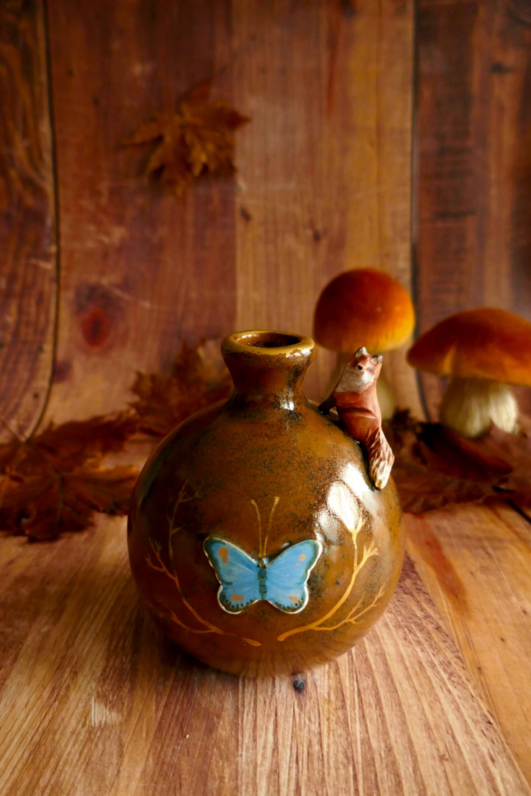 Vase grès "Renard au papillon bleu"