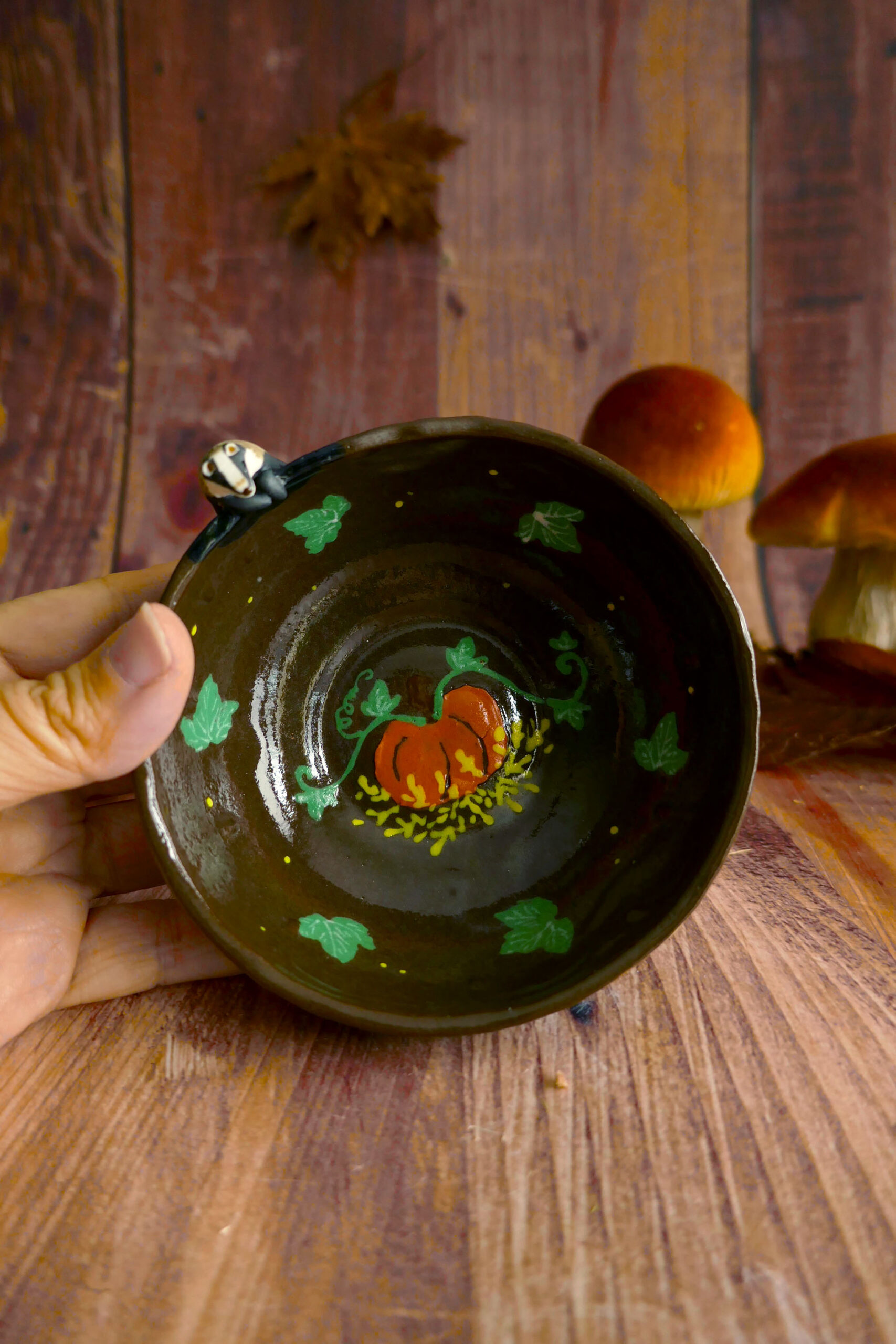 Petit bol porcelaine noire Blaireau aux citrouilles