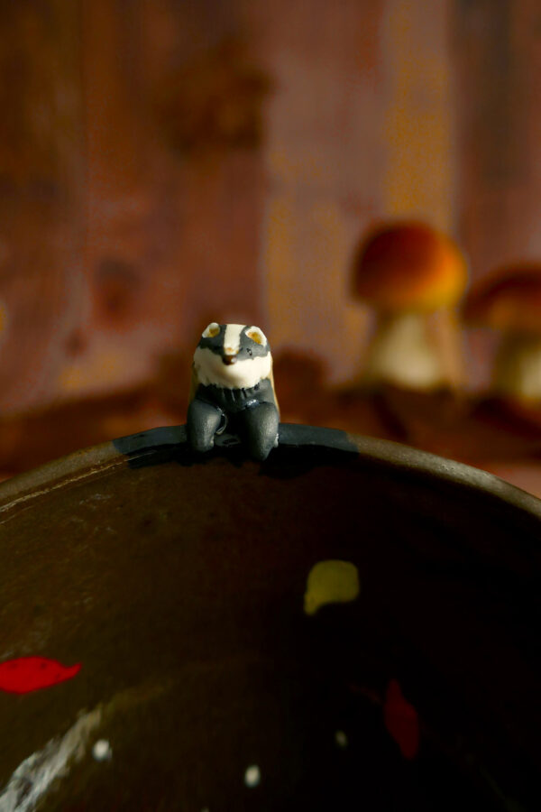 Petit bol porcelaine noire Blaireau aux amanites – Image 2