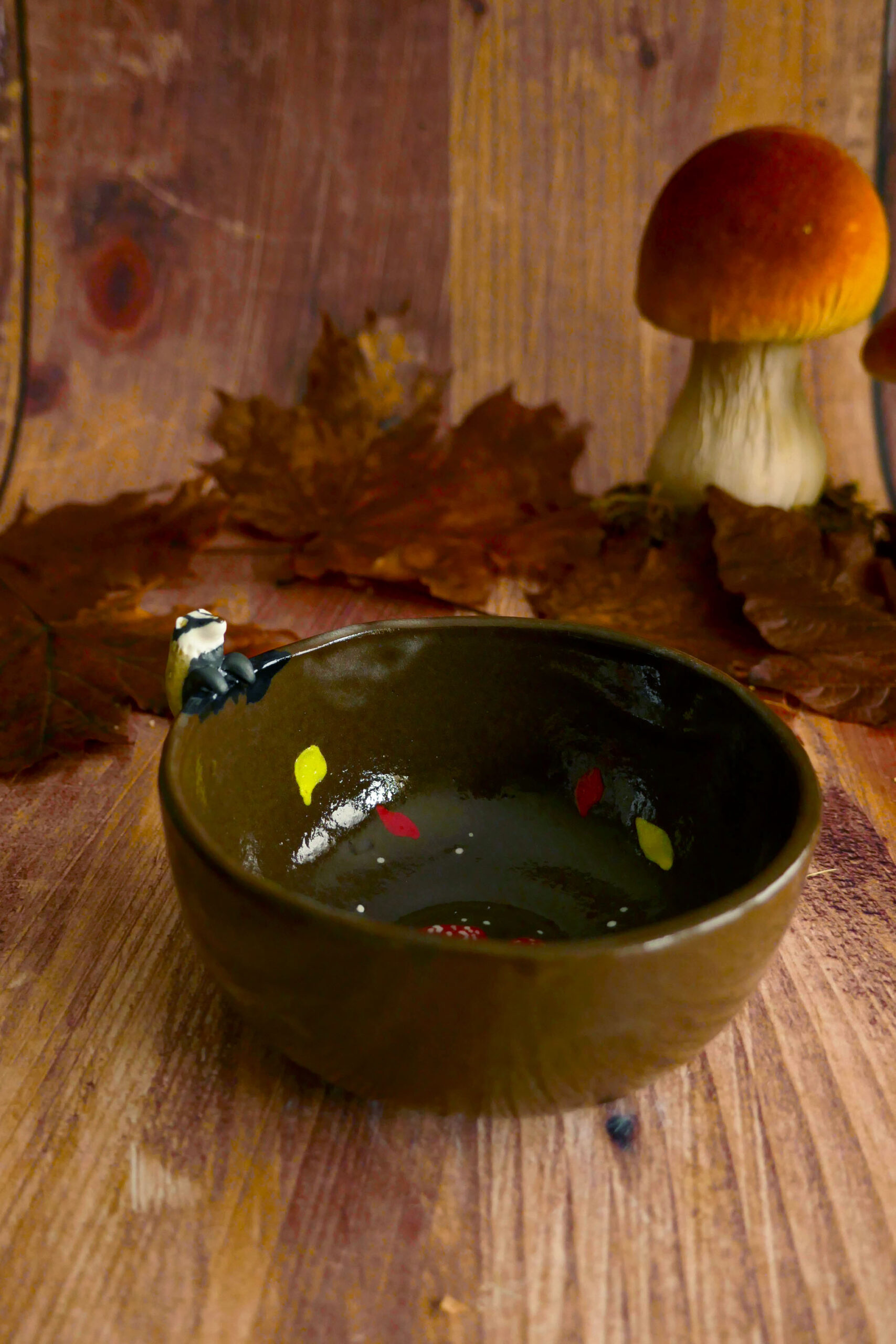 Petit bol porcelaine noire Blaireau aux amanites – Image 4