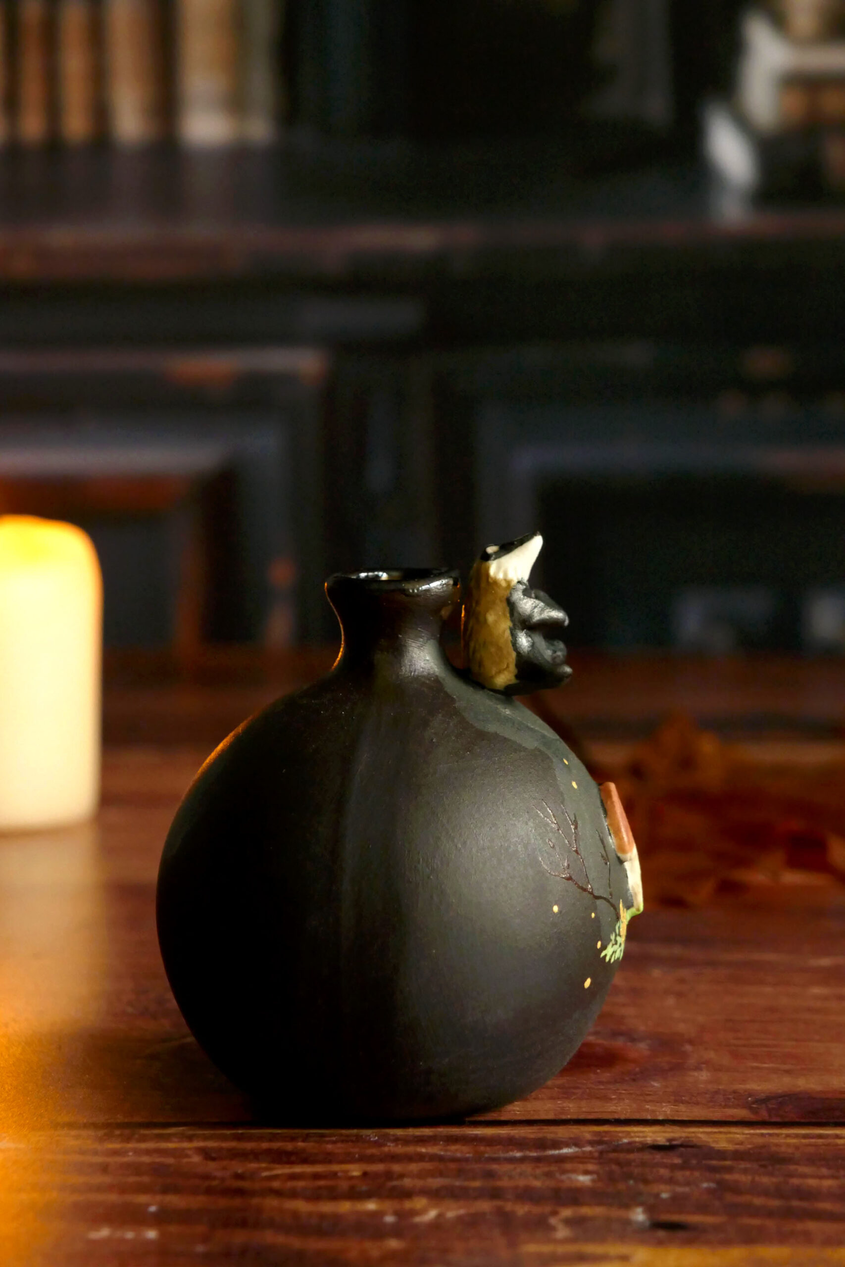 Mini Vase porcelaine noire "Blaireau au cèpe" – Image 2