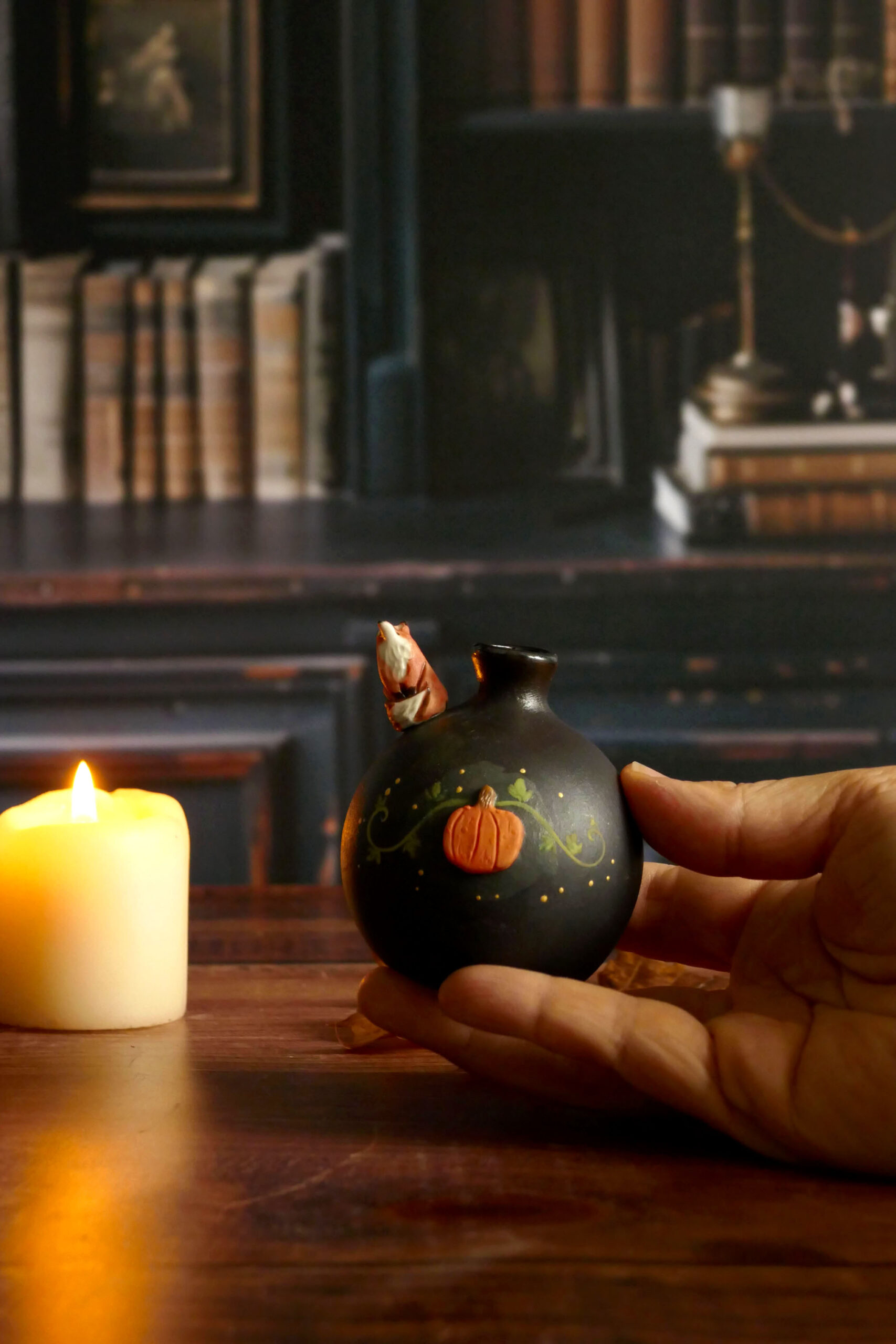 Mini Vase porcelaine noire "Effraie à la lune" – Image 5
