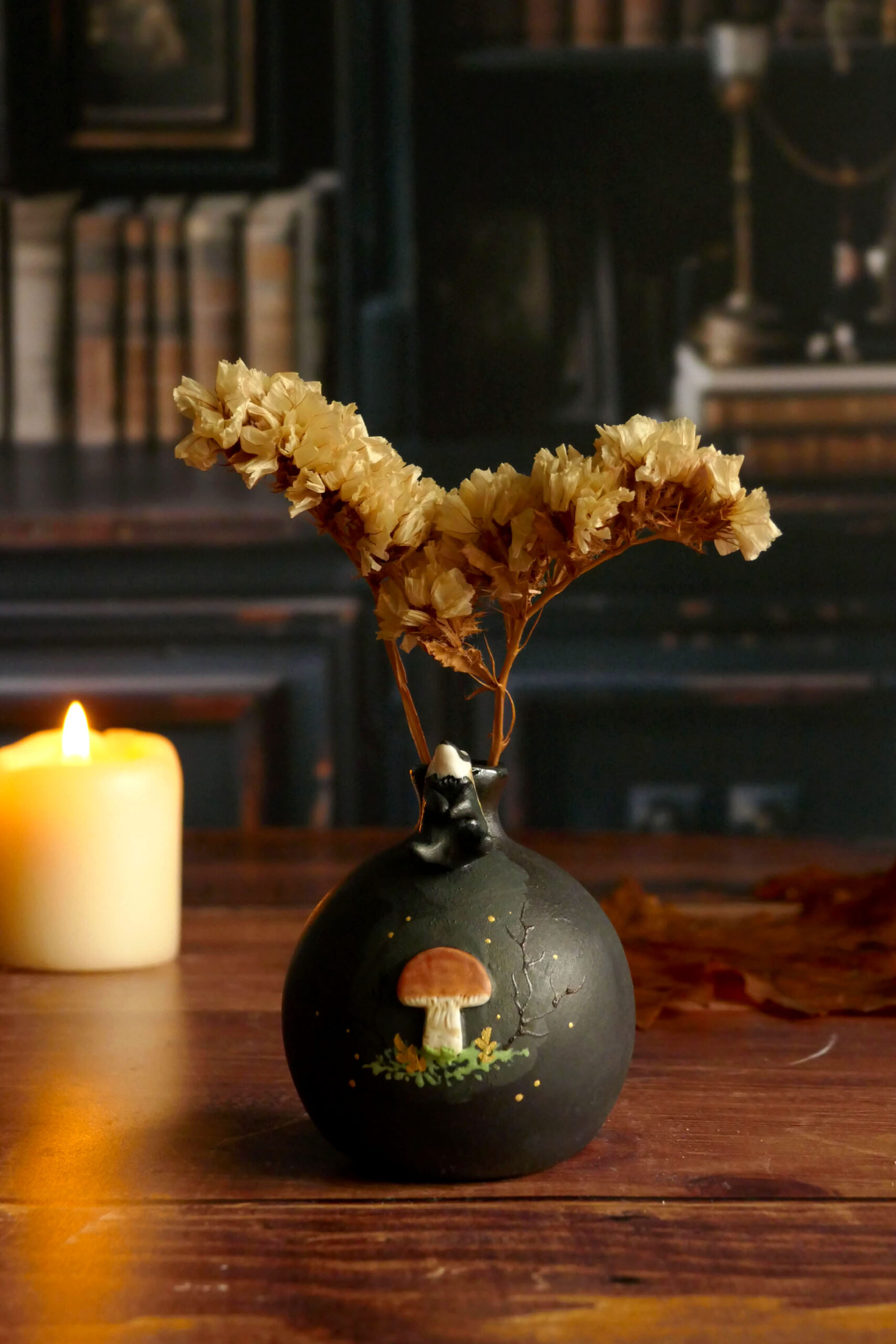 Mini Vase porcelaine noire "Blaireau au cèpe" – Image 4