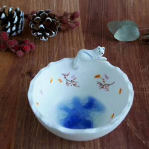 Petit bol pincé en porcelaine "Renard blanc étang gelé"