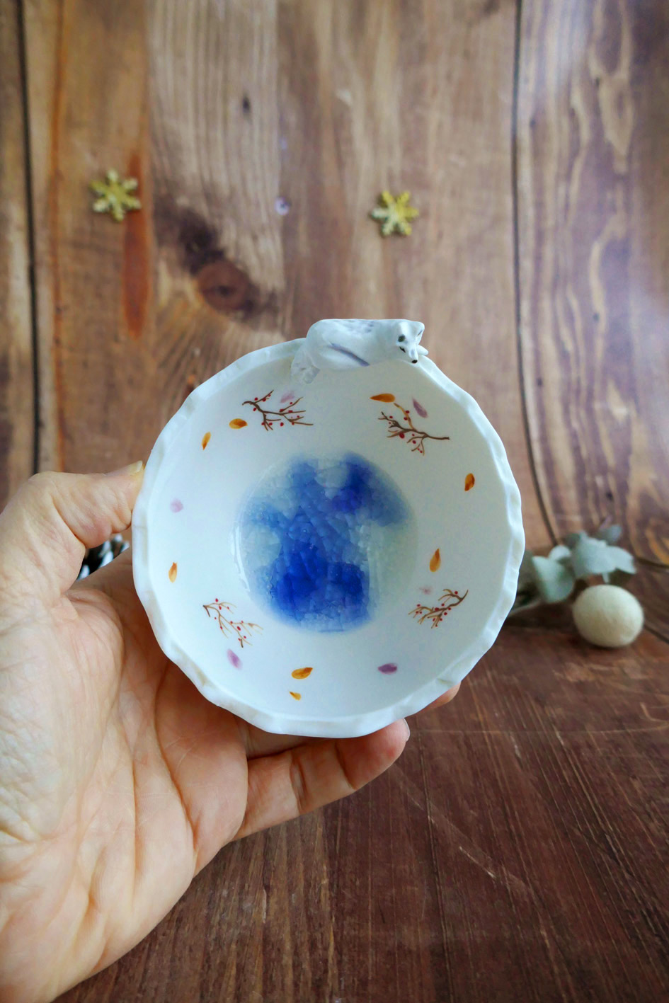 Petit bol pincé en porcelaine "Renard blanc étang gelé" – Image 2