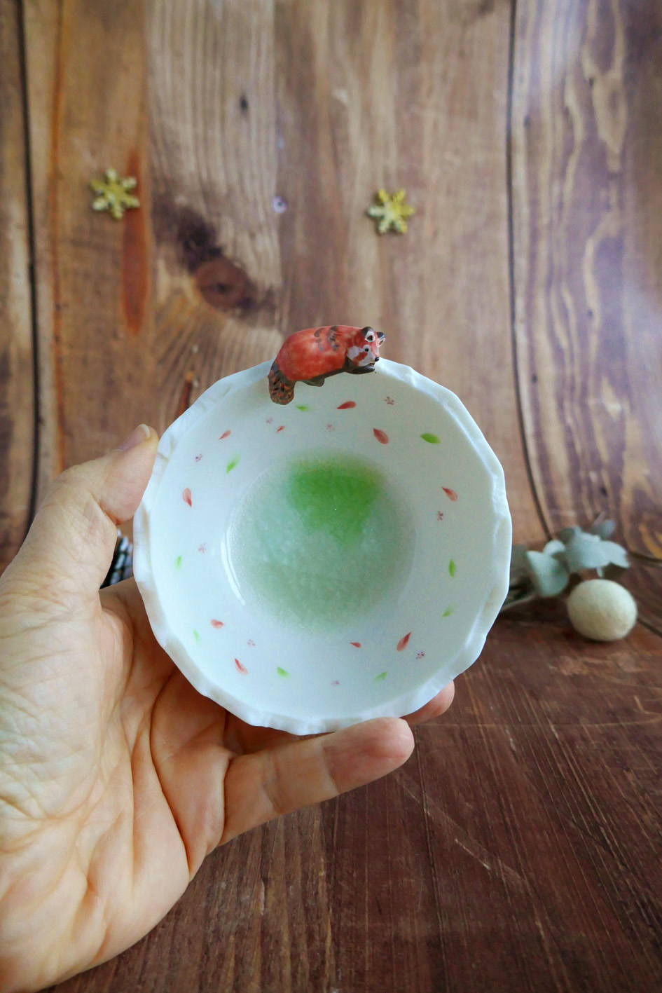 Petit bol pincé en porcelaine "Panda Roux" – Image 2