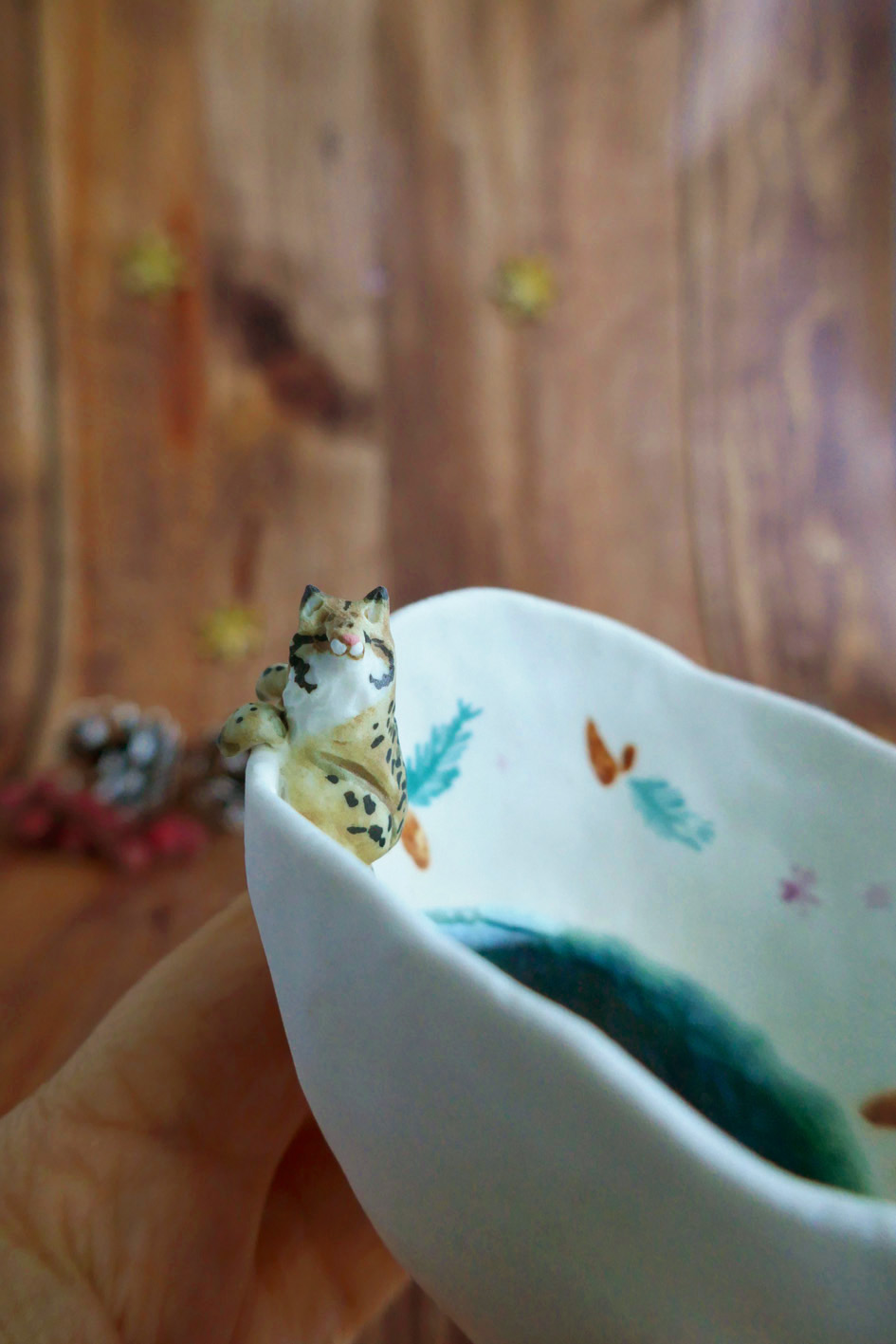 Petit bol pincé en porcelaine "Lynx aux sapins" – Image 5
