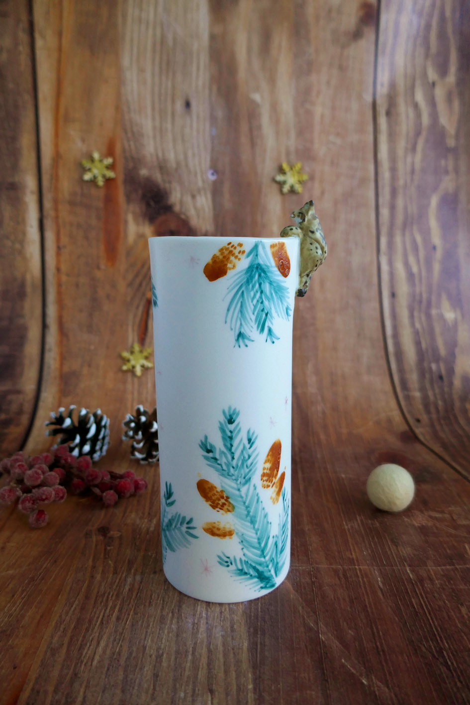 Vase long en porcelaine "Lynx aux sapins"