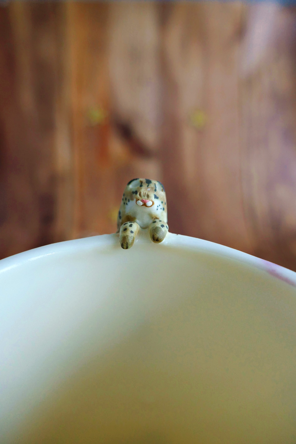 Vase long en porcelaine "Panthère des Neiges" – Image 6