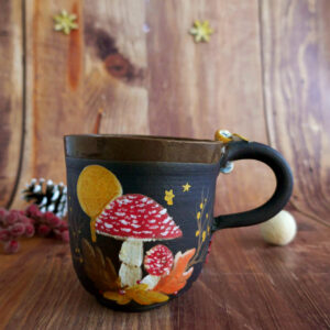 Tasse en Porcelaine noire "Effraie aux amanites" - Pièce Unique