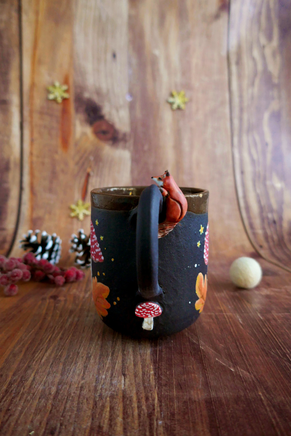 Tasse en Porcelaine noire "Renard aux amanites" - Pièce Unique – Image 2