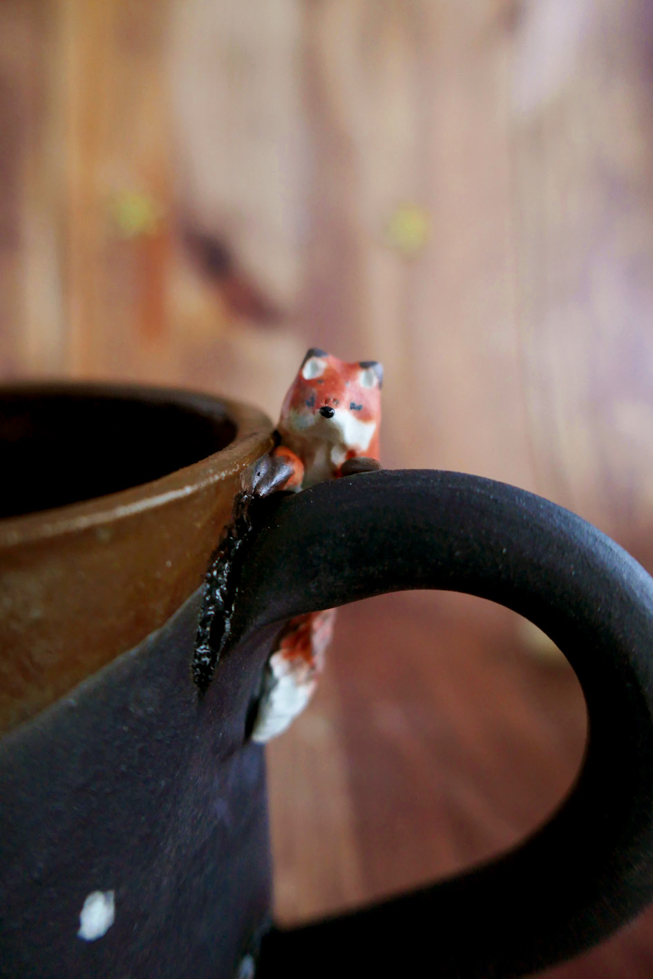 Tasse en Porcelaine noire "Renard aux amanites" - Pièce Unique – Image 4