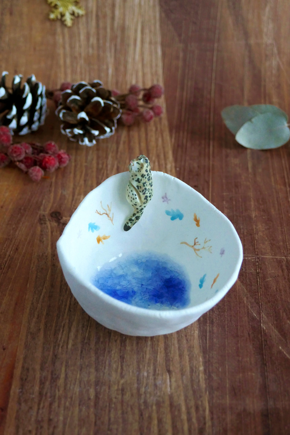 Bol décoratif en porcelaine pincée "Panthère des Neiges"