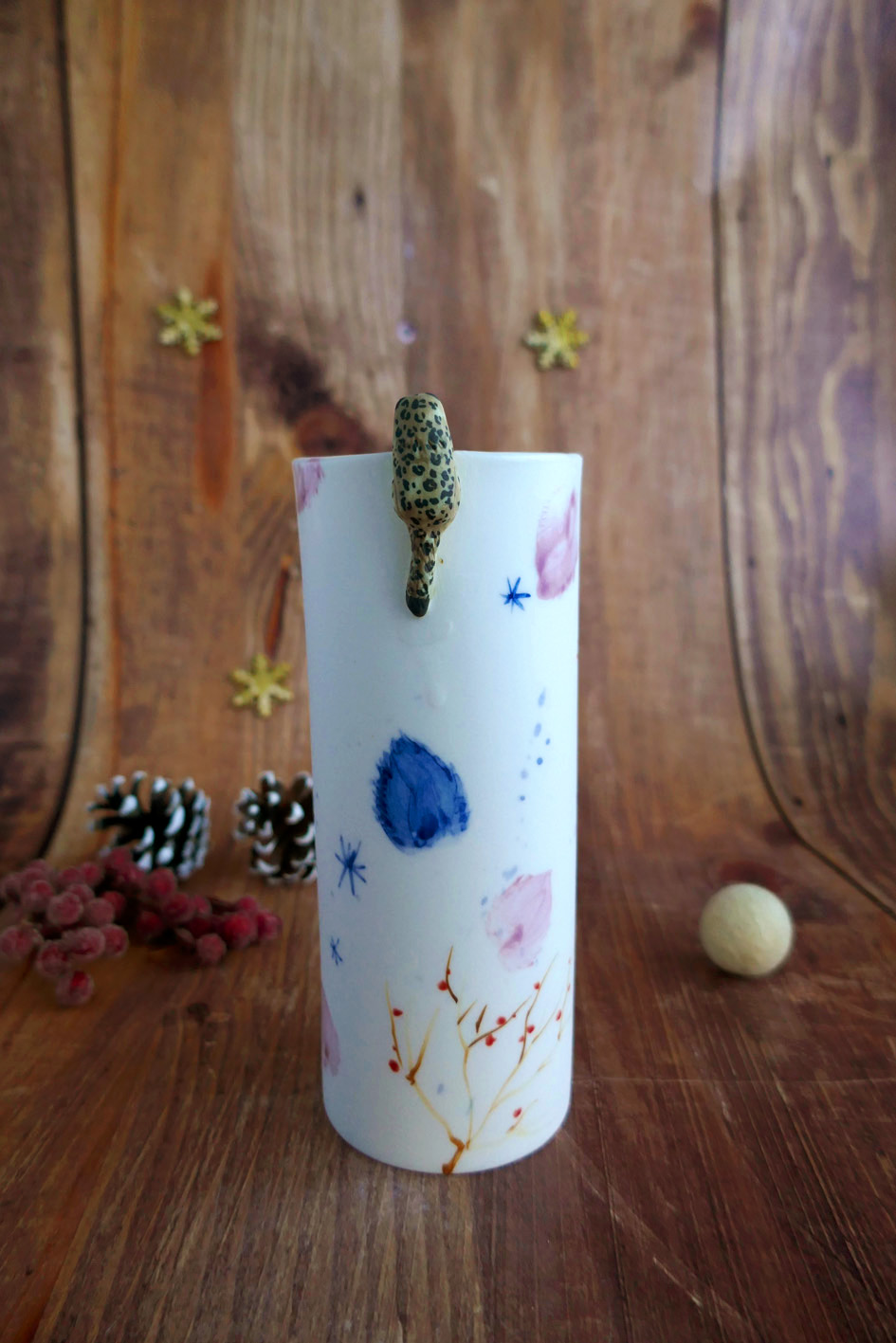 Vase long en porcelaine "Panthère des Neiges" – Image 3
