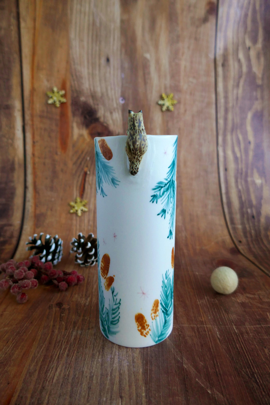Vase long en porcelaine "Lynx aux sapins" – Image 3