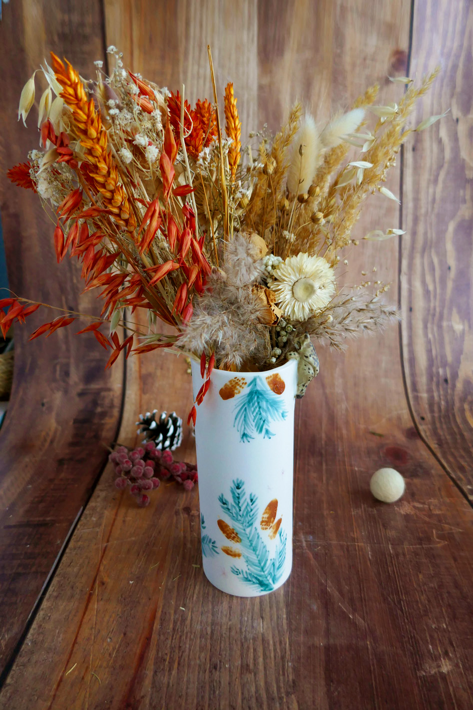 Vase long en porcelaine "Lynx aux sapins" – Image 7