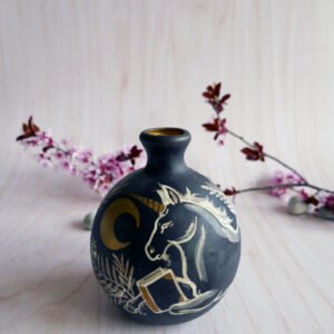 {Vide-Atelier} Vase en porcelaine noire "Lecture de Licorne"
