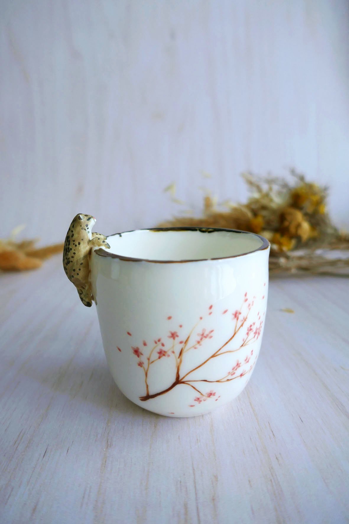 Tasse à Café en porcelaine "Panthère des Neiges & Sakuras"