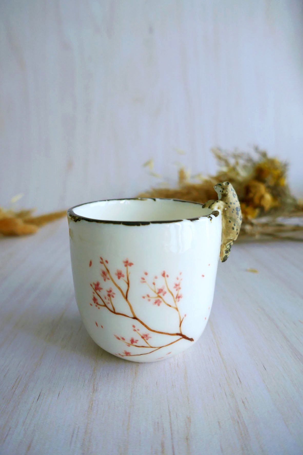 Tasse à Café en porcelaine "Panthère des Neiges & Sakuras" – Image 2
