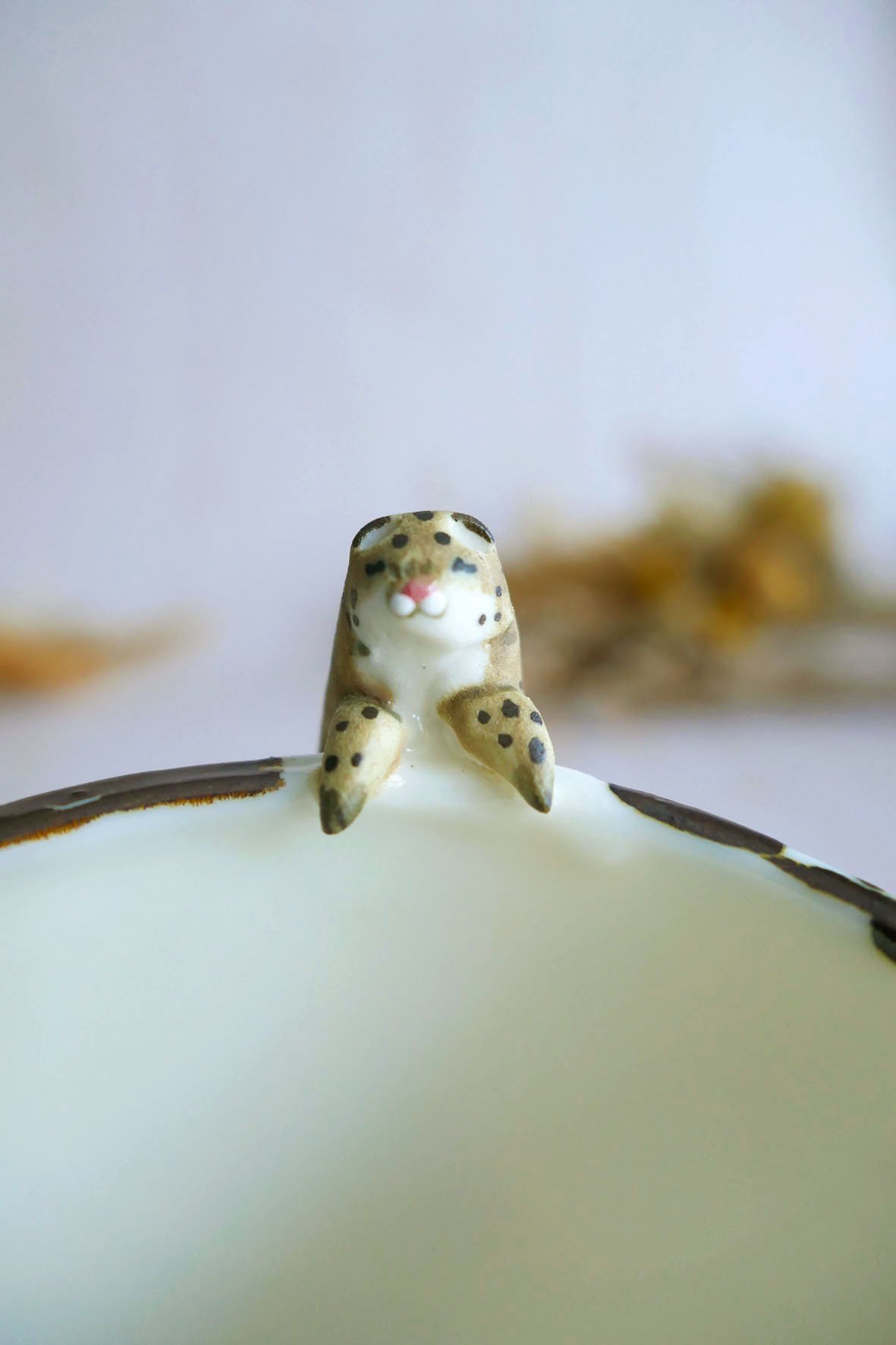 Tasse à Café en porcelaine "Panthère des Neiges & Sakuras" – Image 4