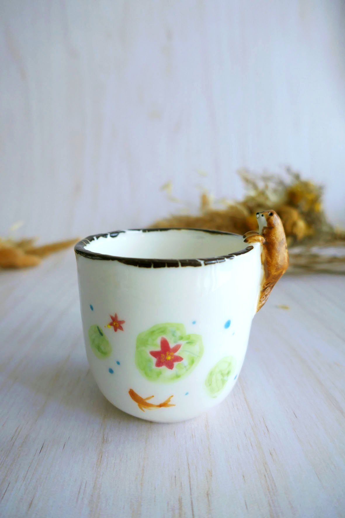 Tasse à Café en porcelaine "Loutre & Nenuphars" – Image 2