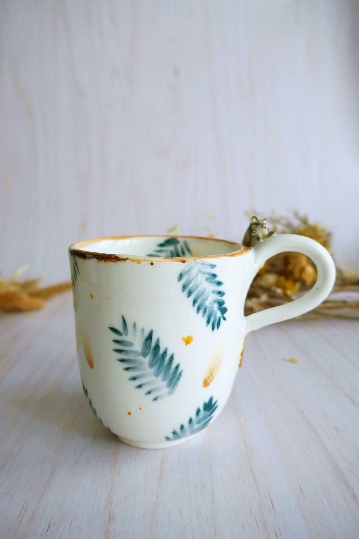 Mug à anse en porcelaine "Lynx aux sapins" – Image 2