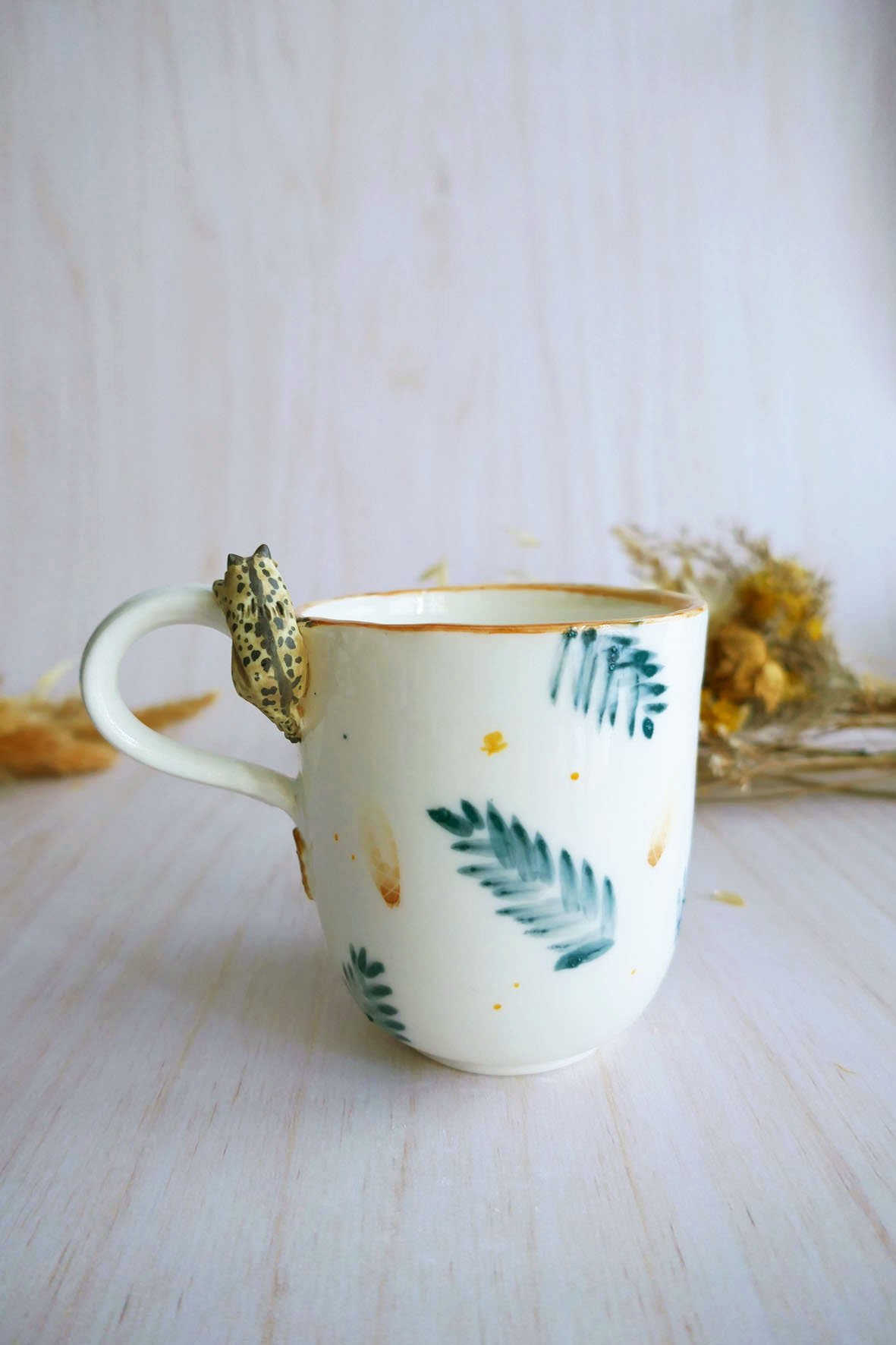 Mug à anse en porcelaine "Lynx aux sapins" – Image 3