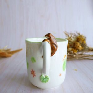 Mug à anse en porcelaine "Loutre aux nenuphars"