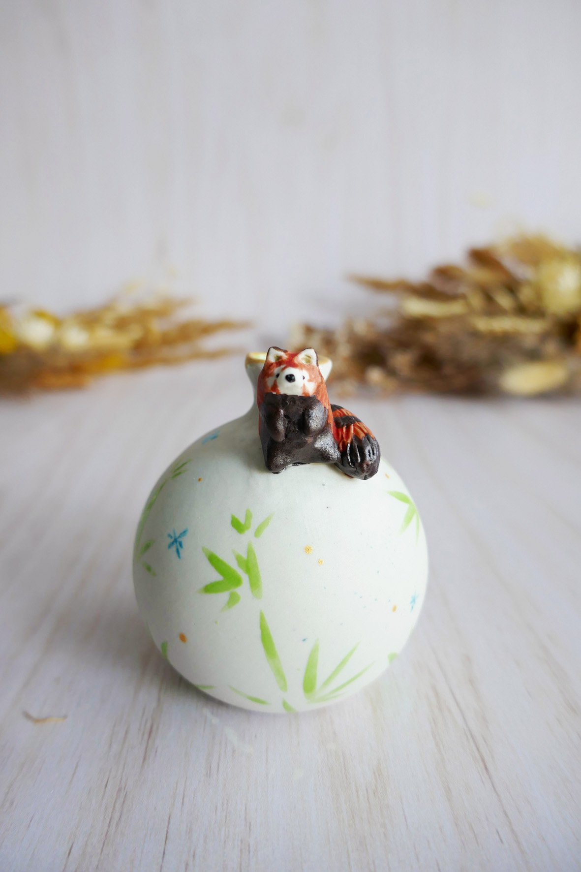Vase Miniature porcelaine Panda roux aux bambous