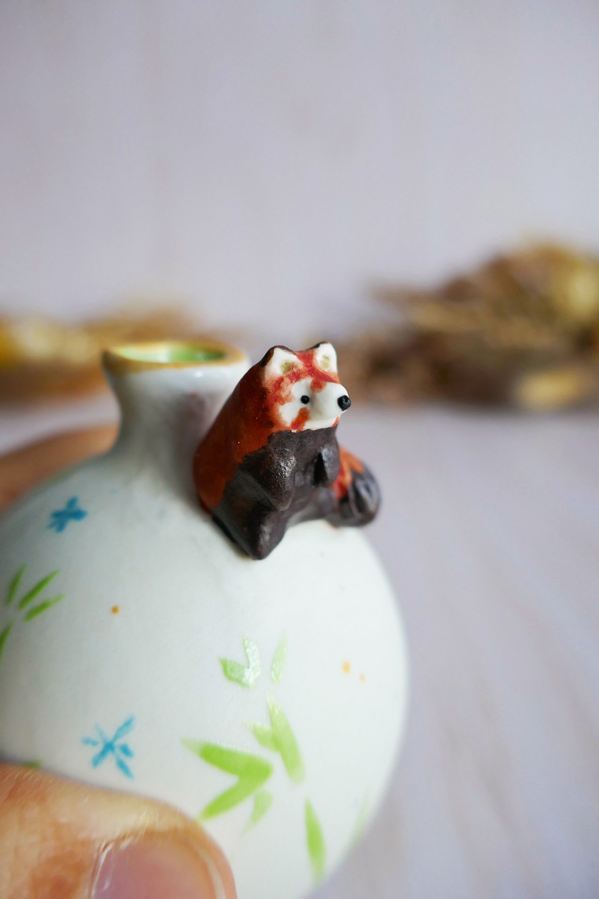 Vase Miniature porcelaine Panda roux aux bambous – Image 3