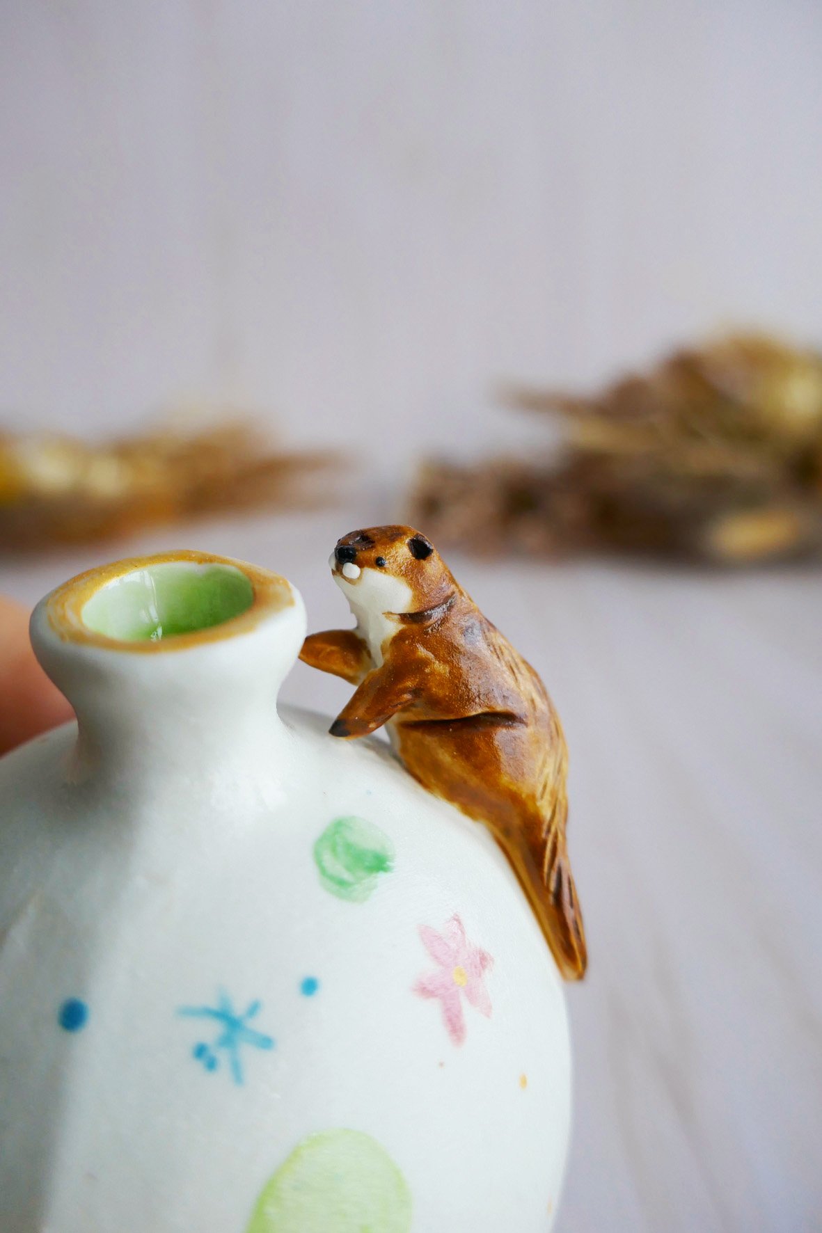 Vase Miniature porcelaine Loutre aux Nenuphars – Image 3