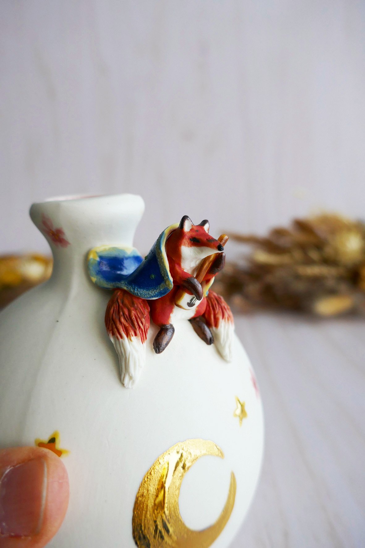 Vase Miniature porcelaine Kitsune au Shamisen – Image 3