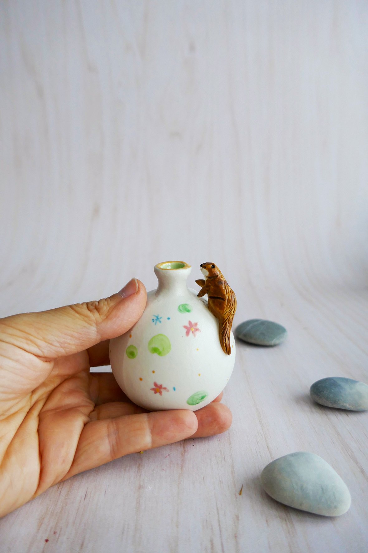 Vase Miniature porcelaine Loutre aux Nenuphars – Image 4