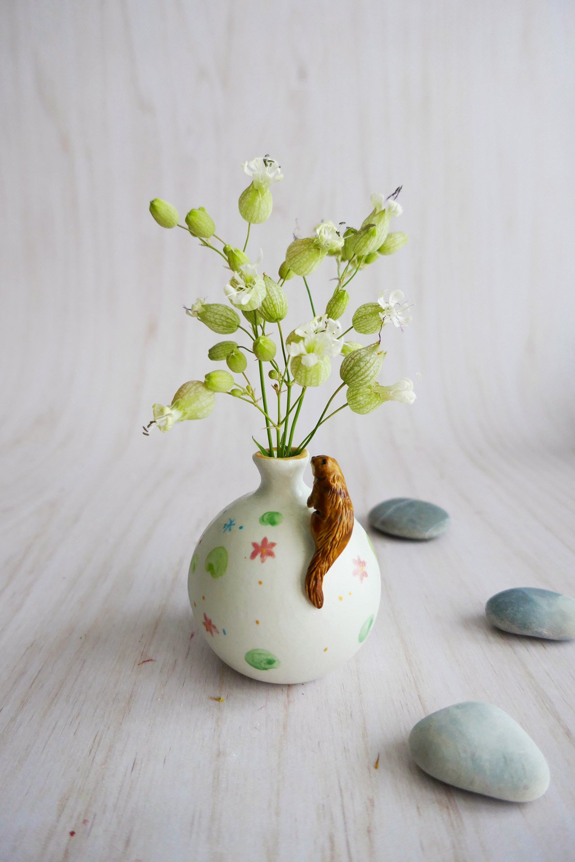 Vase Miniature porcelaine Loutre aux Nenuphars – Image 5