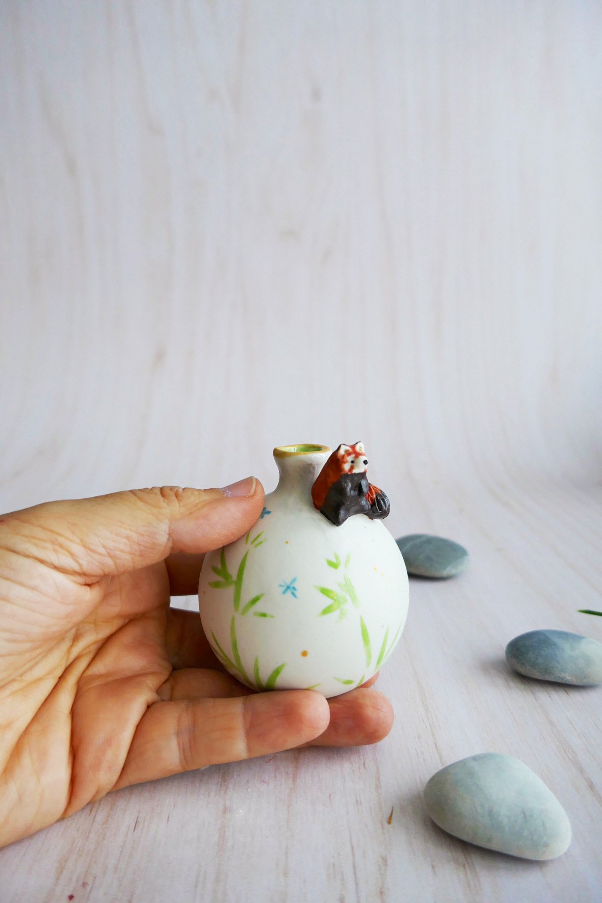 Vase Miniature porcelaine Panda roux aux bambous – Image 4