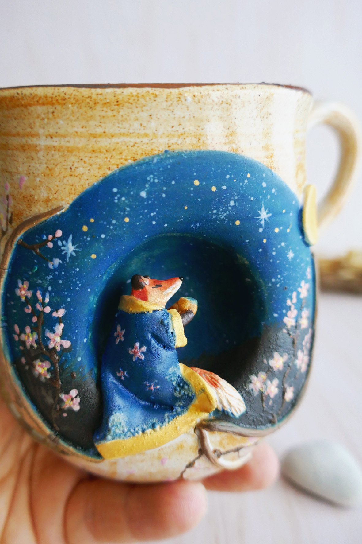 Grand Mug à anse grès "Kitsune à la pleine lune" – Image 3