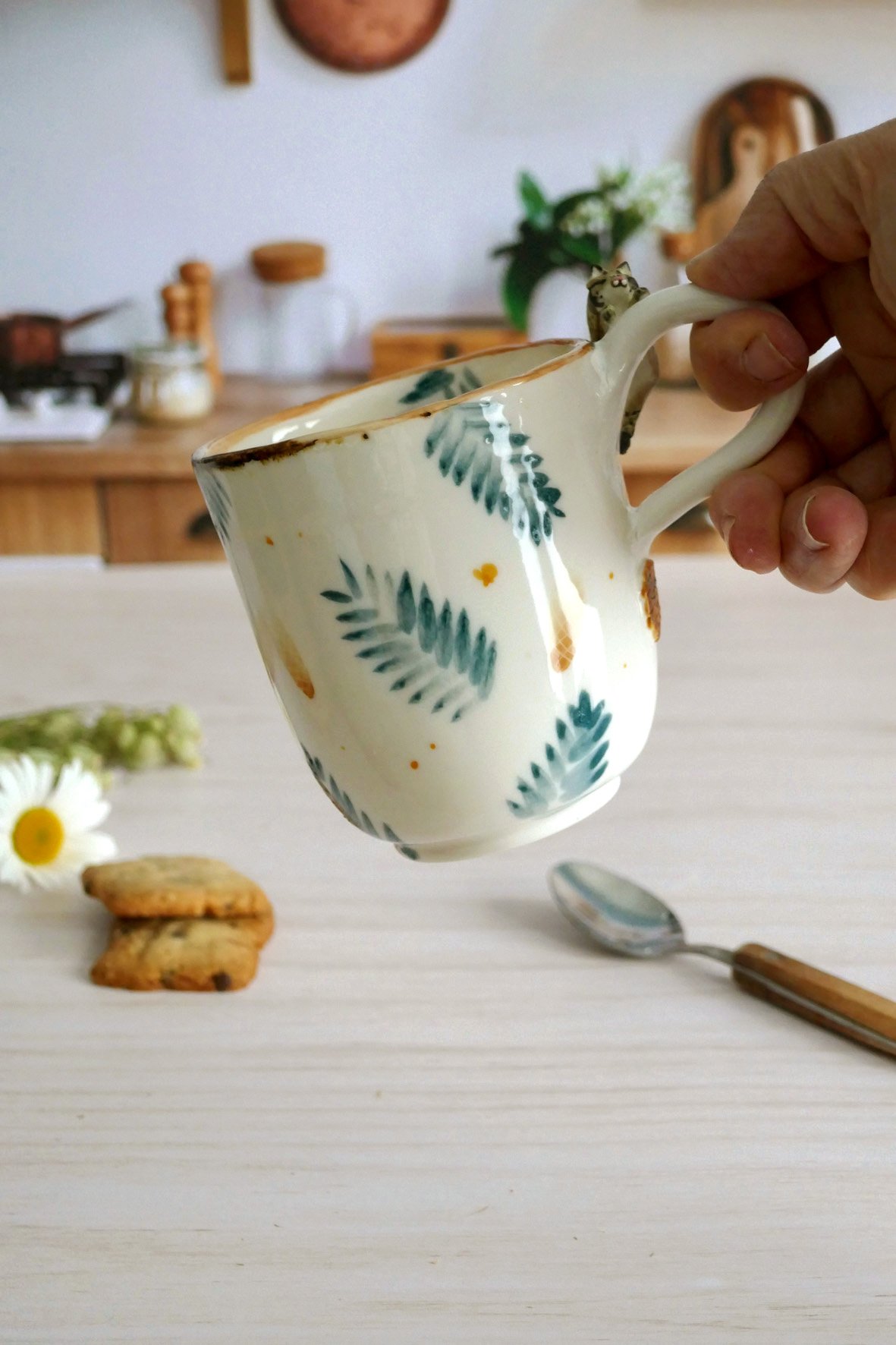 Mug à anse en porcelaine "Lynx aux sapins" – Image 5