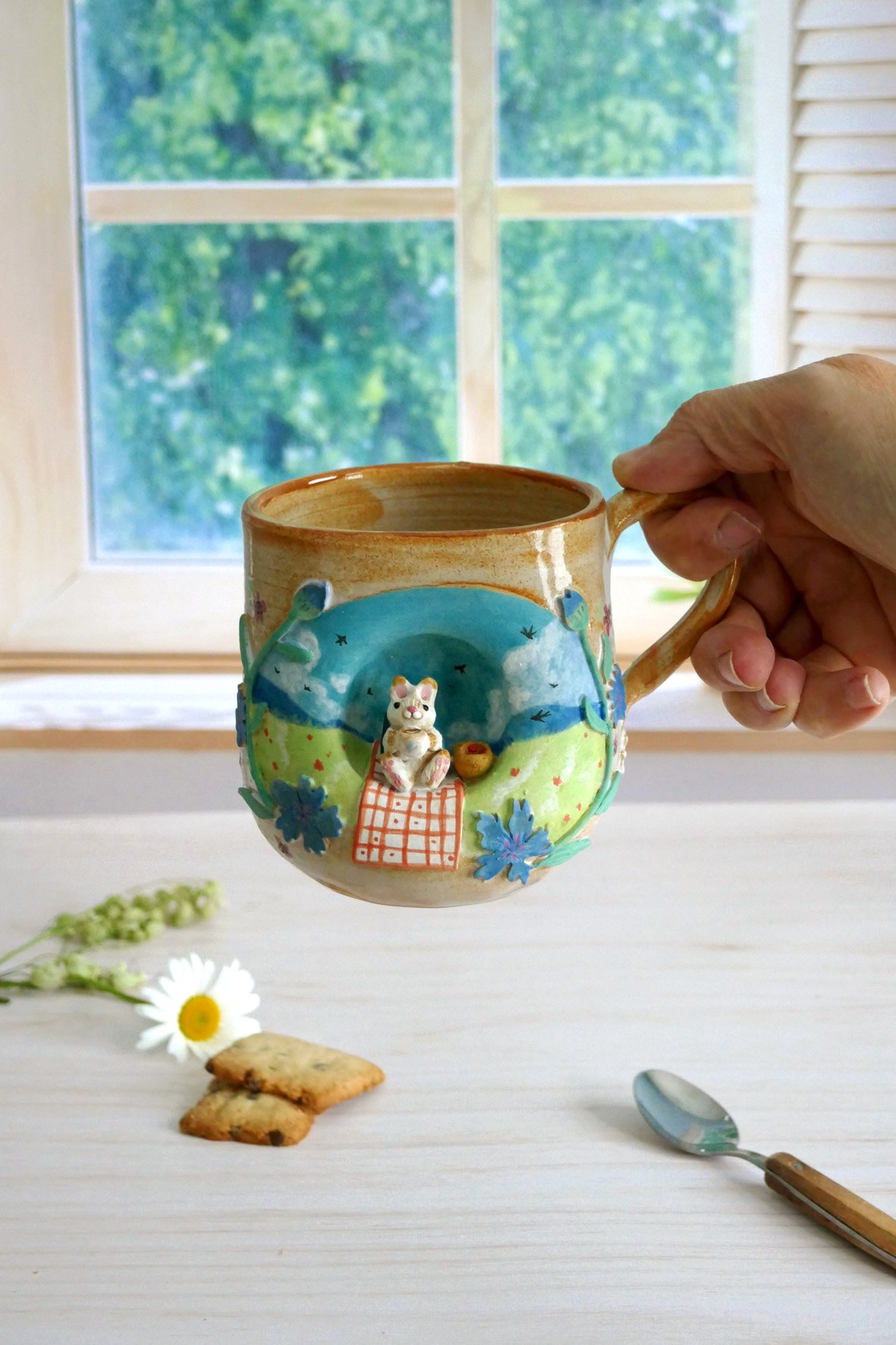 Grand Mug à anse grès "Le picnic de Basile" – Image 4