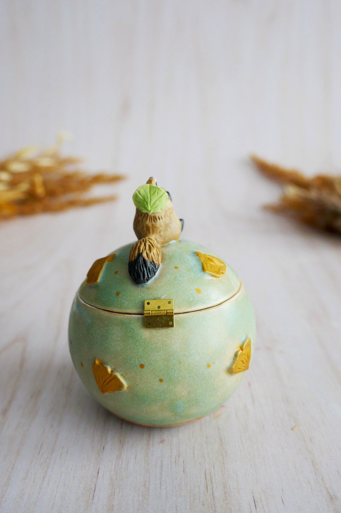 {Kintsugi} Boîte miniature en grès Tanuki – Image 3